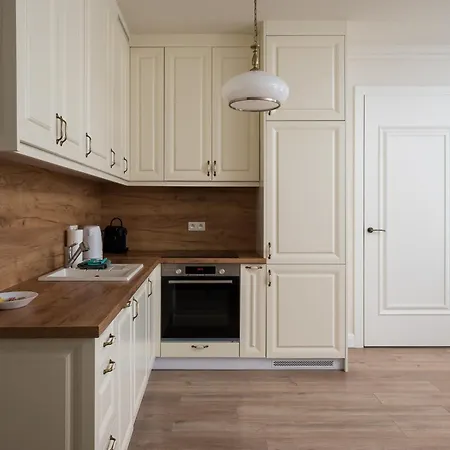 Praska Ostoja By Bookinghost Varsavia