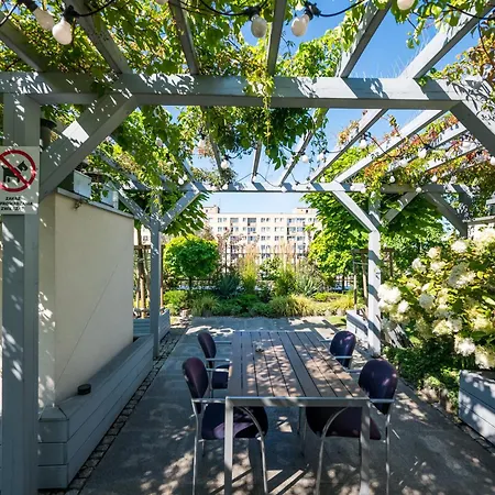 Praska Ostoja By Bookinghost Varsovia